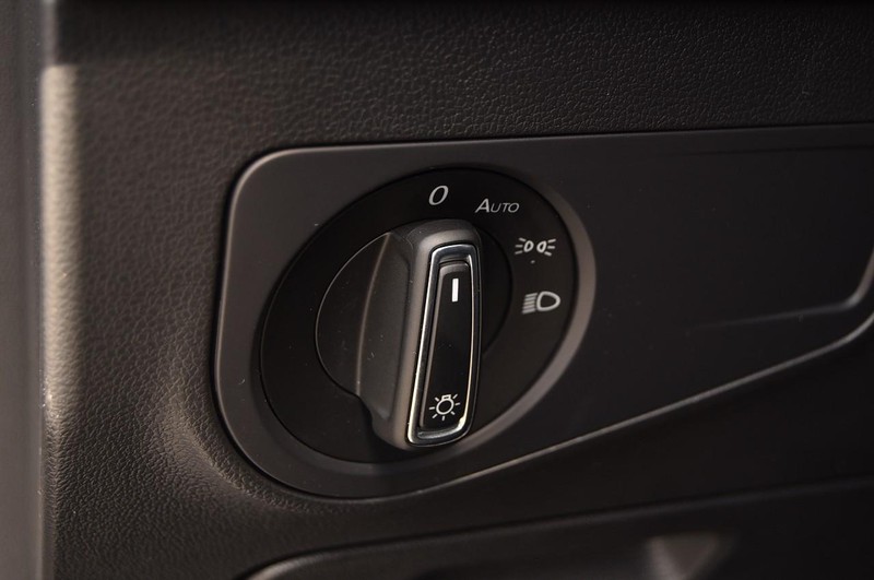 Volkswagen Tiguan Vehicle Image 11