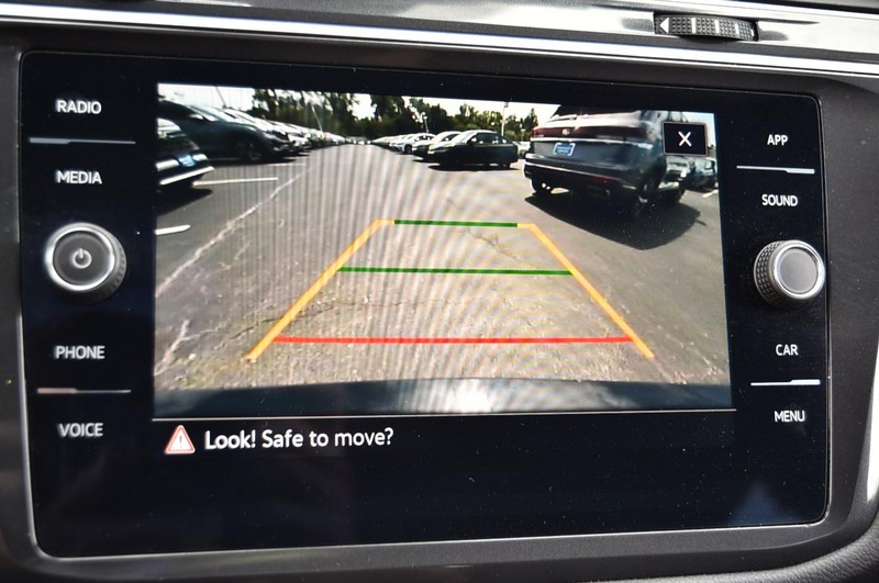 Volkswagen Tiguan Vehicle Image 13