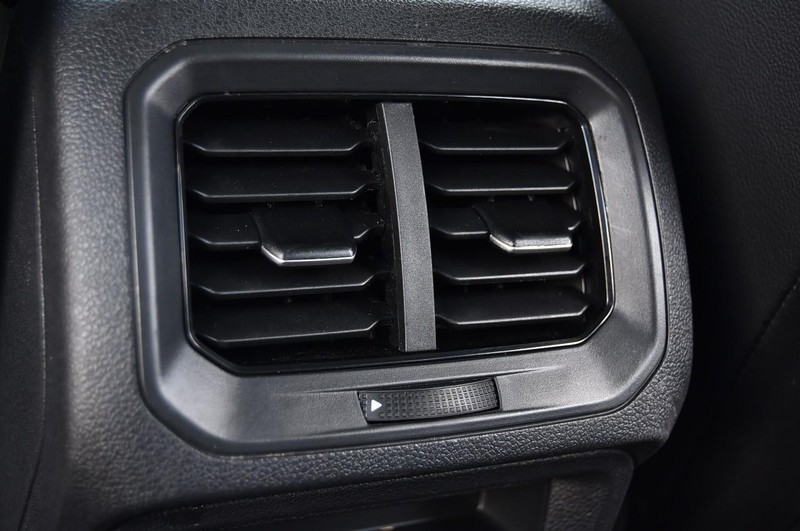 Volkswagen Tiguan Vehicle Image 23