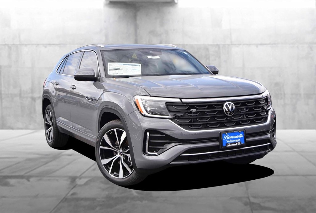Volkswagen Atlas Cross Sport Vehicle Full-screen Gallery Image 2