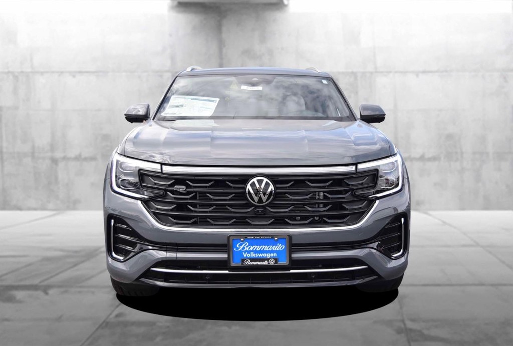 Volkswagen Atlas Cross Sport Vehicle Full-screen Gallery Image 4