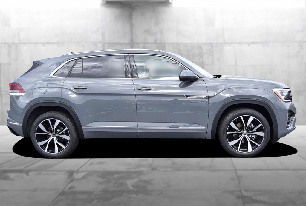 Volkswagen Atlas Cross Sport Vehicle Full-screen Gallery Image 5