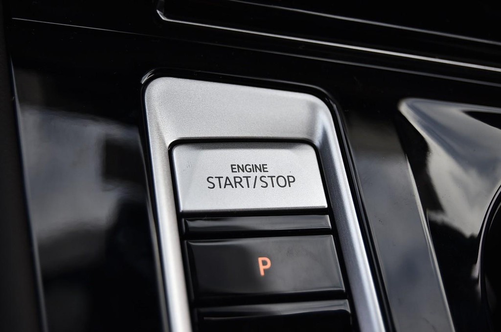 Volkswagen Atlas Cross Sport Vehicle Full-screen Gallery Image 17