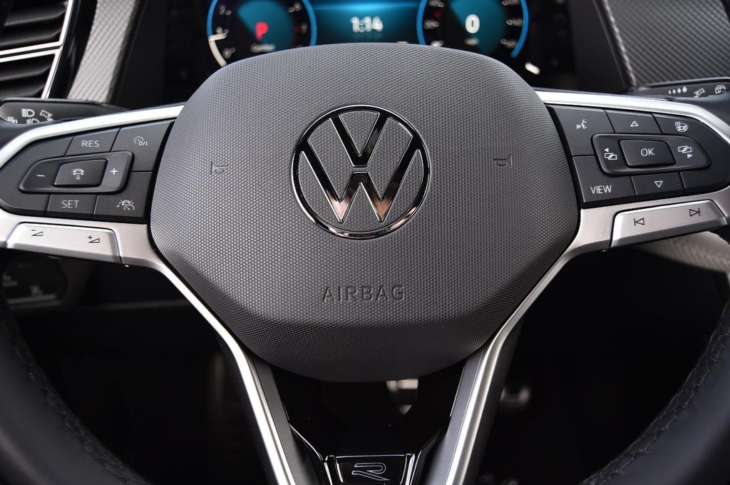 Volkswagen Atlas Cross Sport Vehicle Full-screen Gallery Image 18