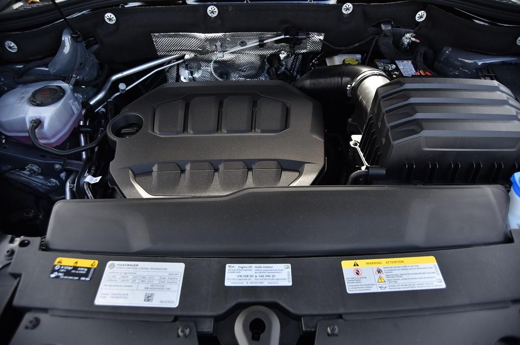 Volkswagen Atlas Cross Sport Vehicle Full-screen Gallery Image 27