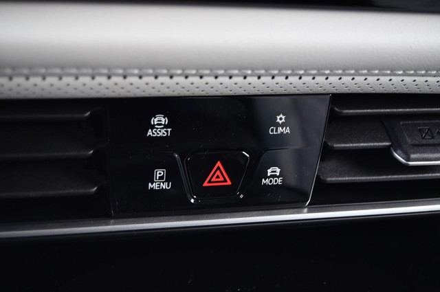 Volkswagen Atlas Cross Sport Vehicle Image 15