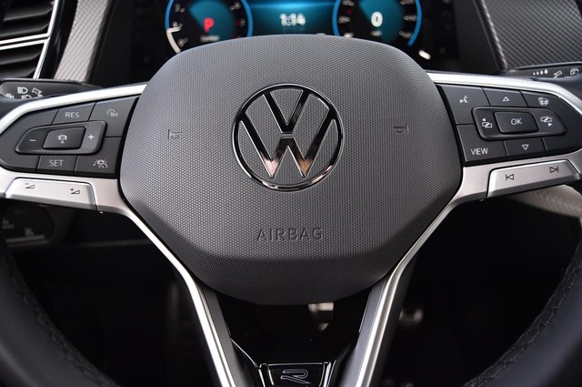 Volkswagen Atlas Cross Sport Vehicle Image 18