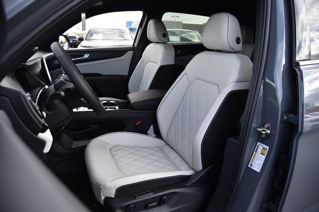 Volkswagen Atlas Cross Sport Vehicle Image 19