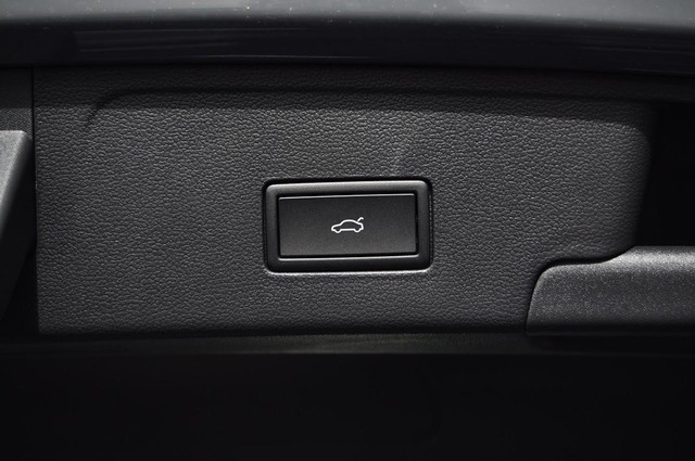 Volkswagen Atlas Cross Sport Vehicle Image 26