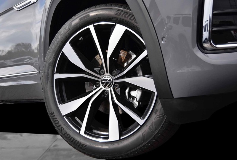 Volkswagen Atlas Cross Sport Vehicle Image 03