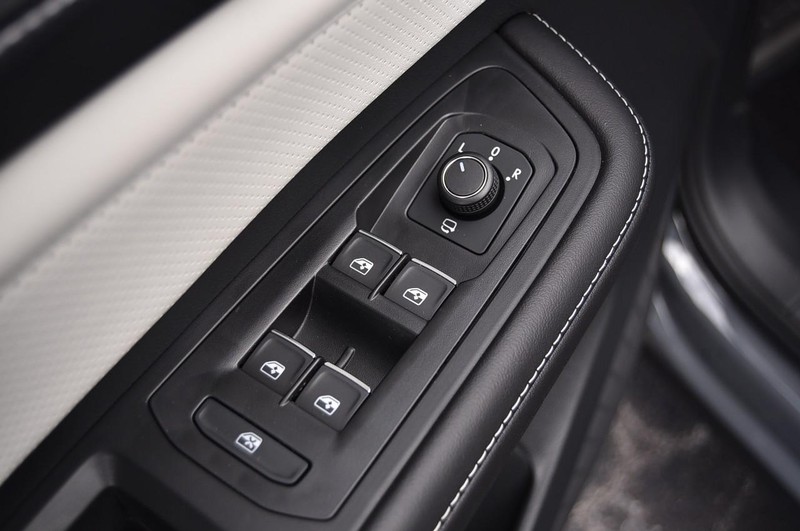 Volkswagen Atlas Cross Sport Vehicle Image 08