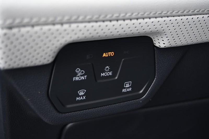 Volkswagen Atlas Cross Sport Vehicle Image 11