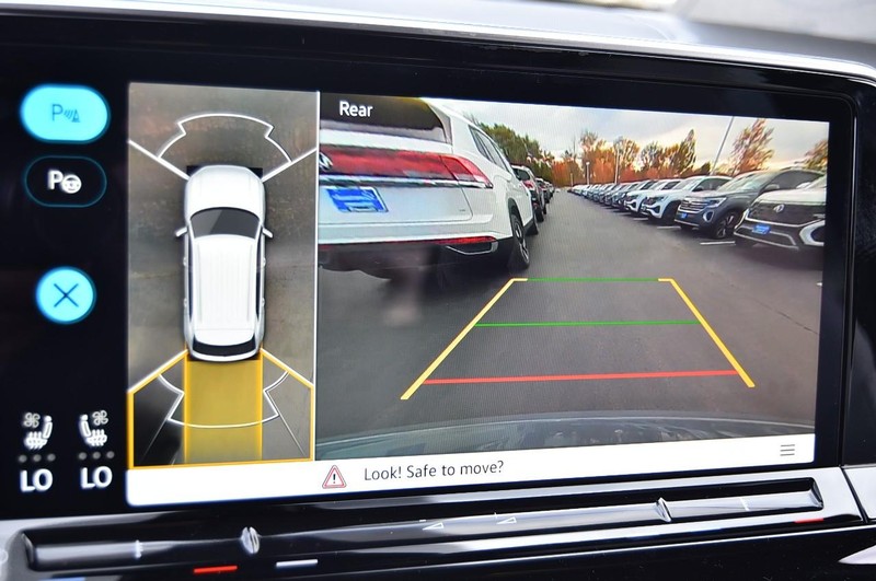 Volkswagen Atlas Cross Sport Vehicle Image 13