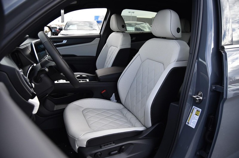 Volkswagen Atlas Cross Sport Vehicle Image 19