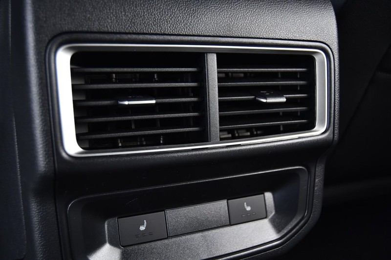 Volkswagen Atlas Cross Sport Vehicle Image 23