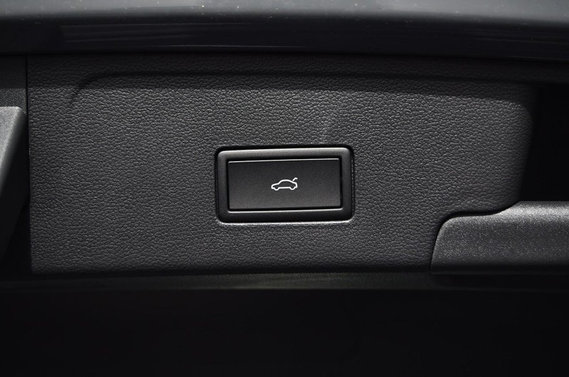 Volkswagen Atlas Cross Sport Vehicle Image 26