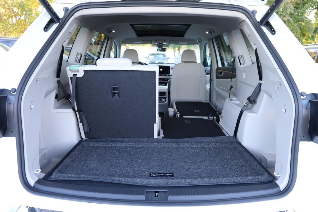 Volkswagen Atlas Vehicle Full-screen Gallery Image 8