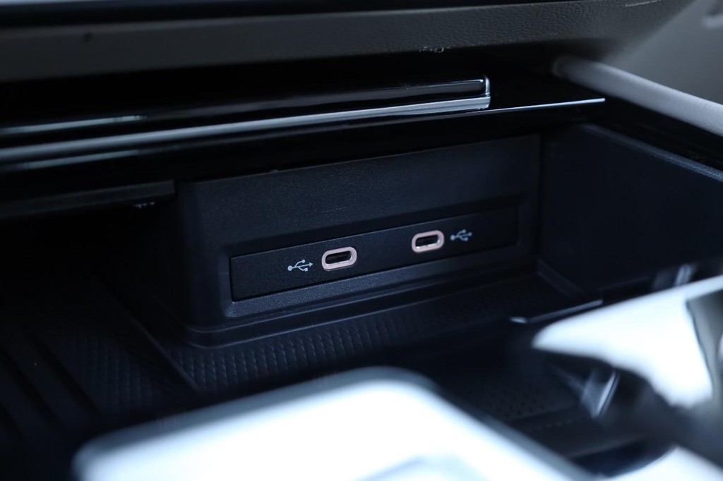 Volkswagen Atlas Vehicle Full-screen Gallery Image 20