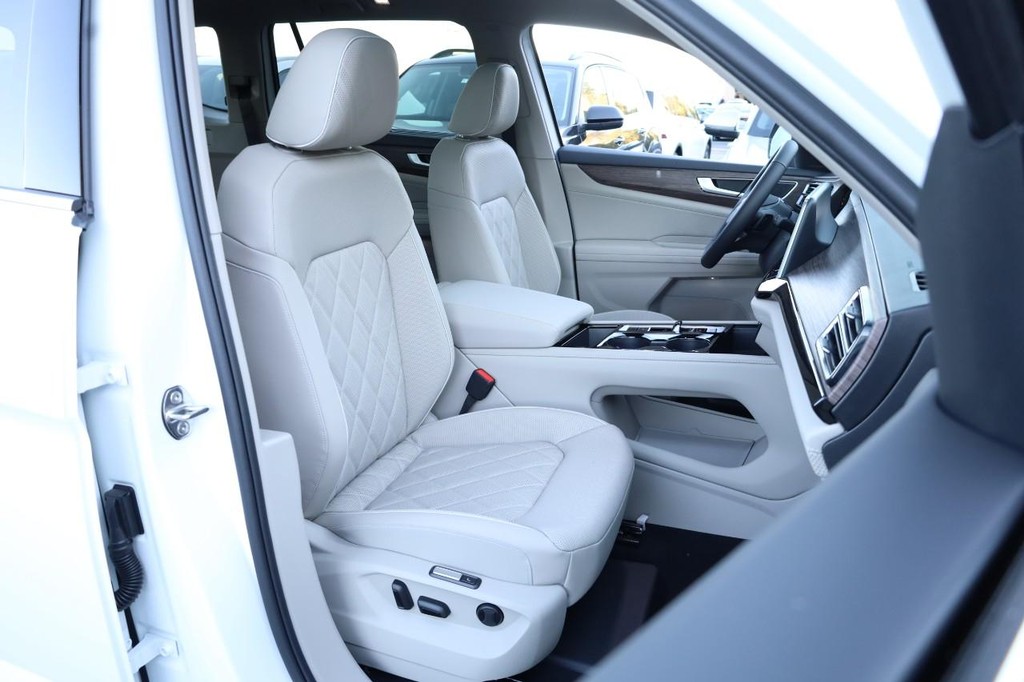 Volkswagen Atlas Vehicle Full-screen Gallery Image 33