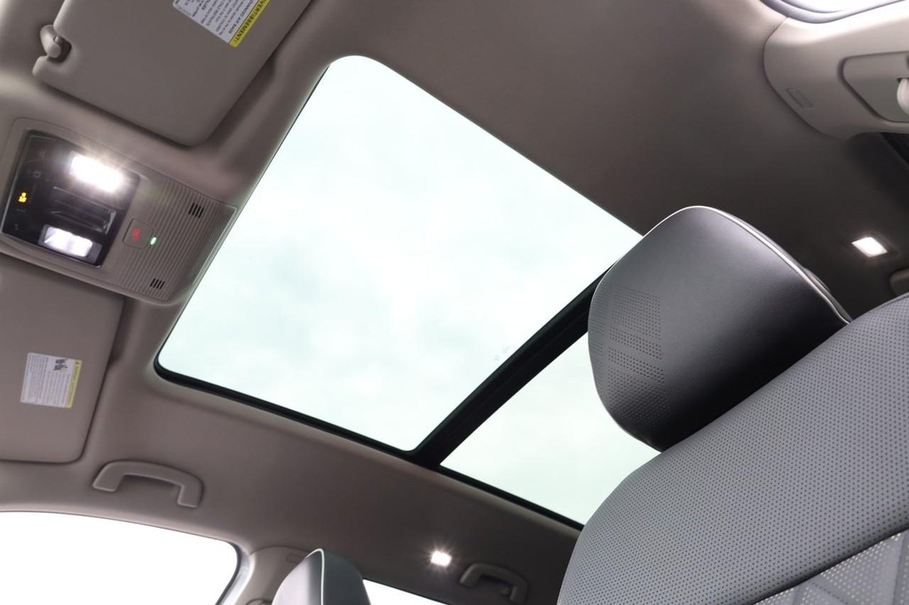 Volkswagen Atlas Vehicle Full-screen Gallery Image 12