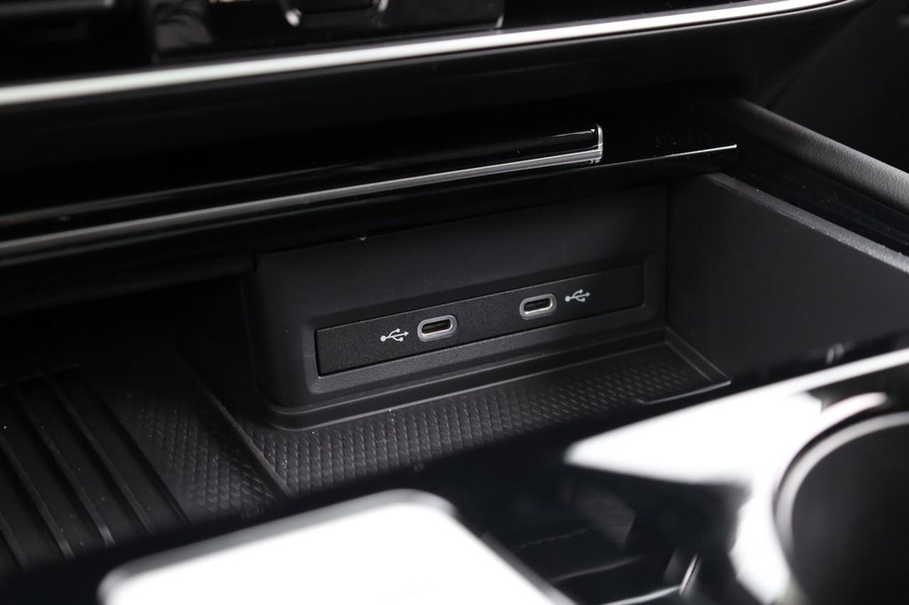 Volkswagen Atlas Vehicle Full-screen Gallery Image 20