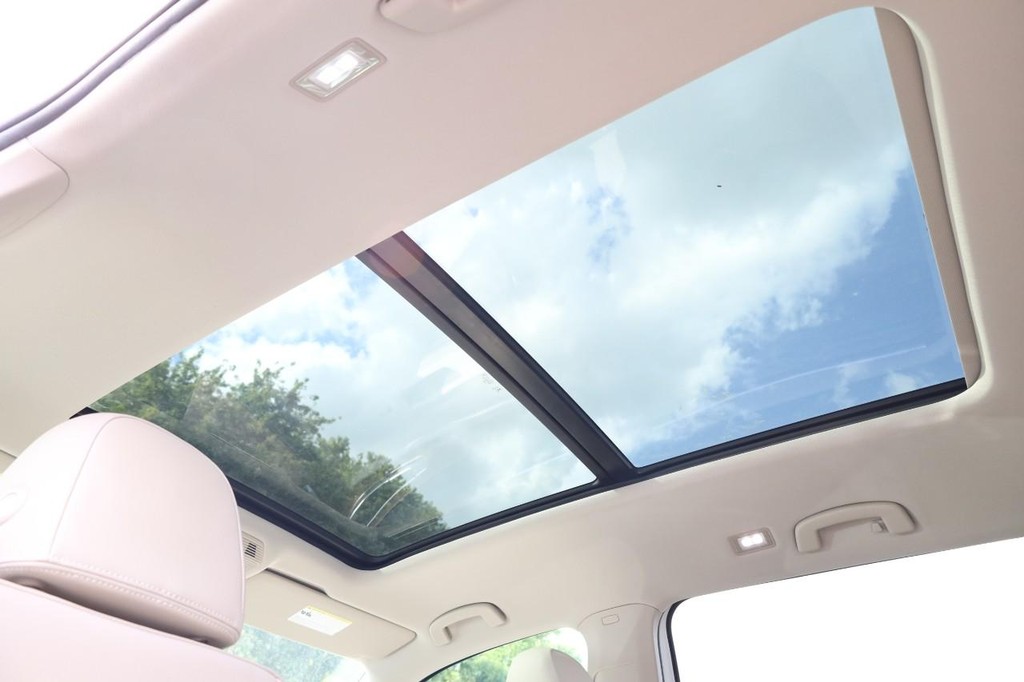 Volkswagen Atlas Vehicle Full-screen Gallery Image 12