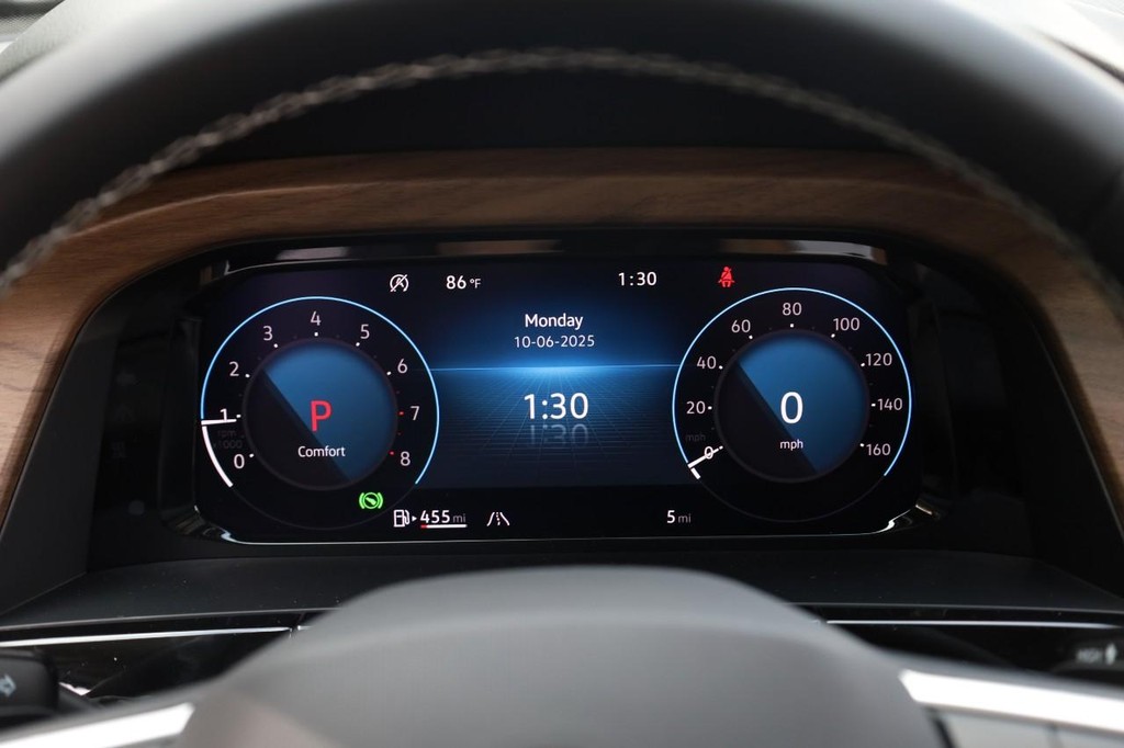 Volkswagen Atlas Vehicle Full-screen Gallery Image 14