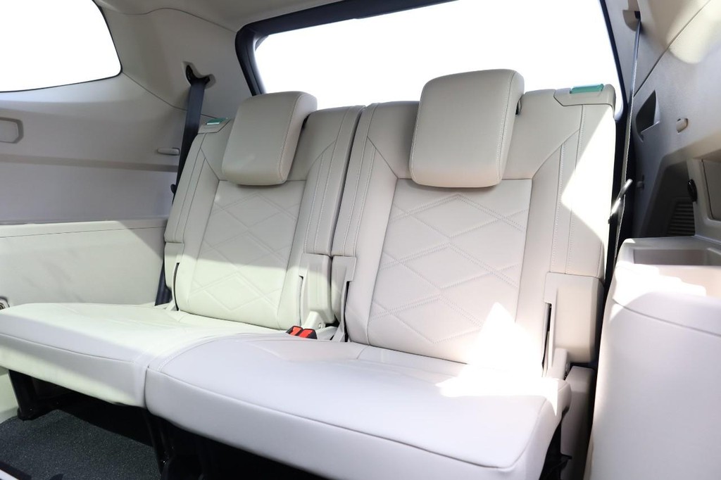 Volkswagen Atlas Vehicle Full-screen Gallery Image 30