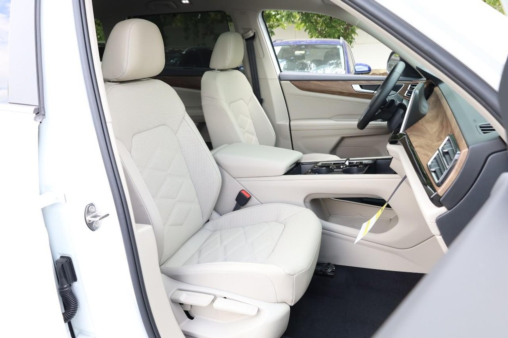 Volkswagen Atlas Vehicle Full-screen Gallery Image 31