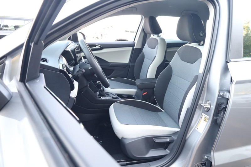 Volkswagen Taos Vehicle Image 08