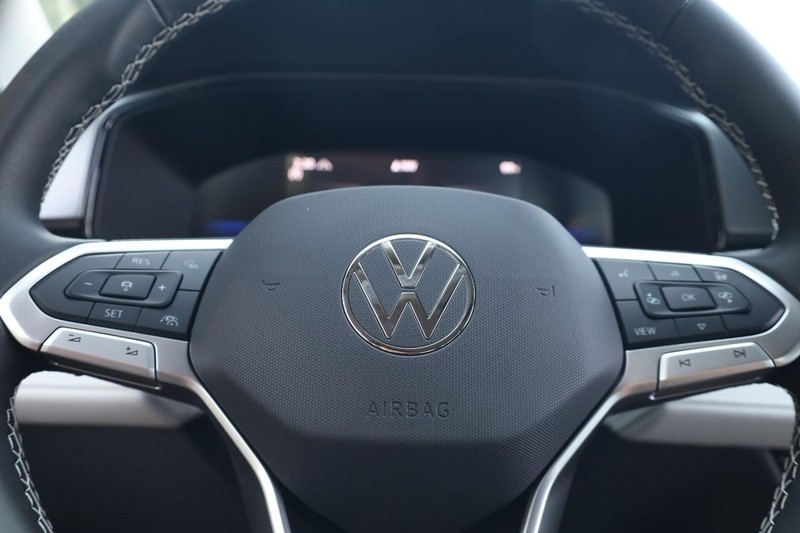 Volkswagen Taos Vehicle Image 09