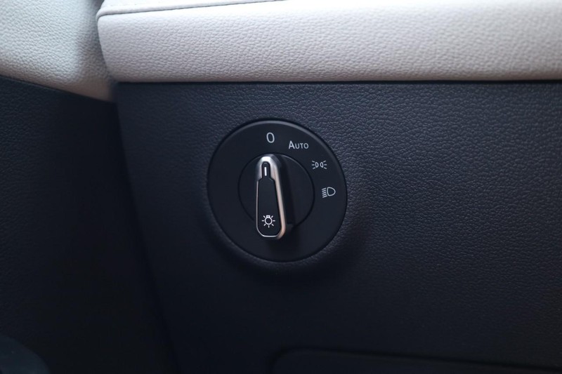 Volkswagen Taos Vehicle Image 18