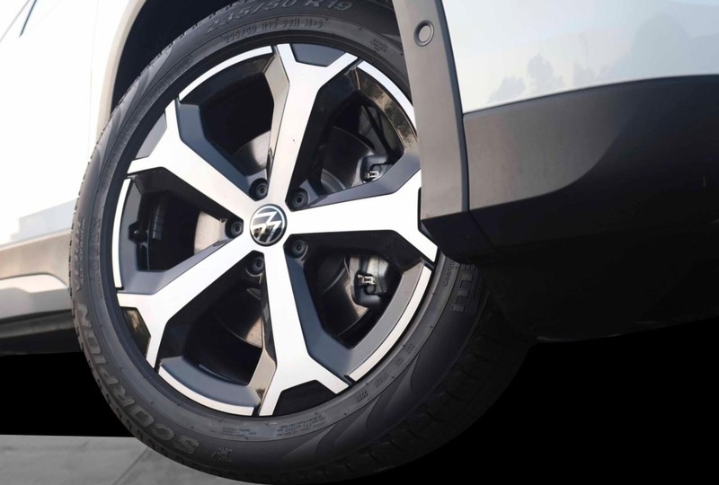 Volkswagen Tiguan Vehicle Image 03