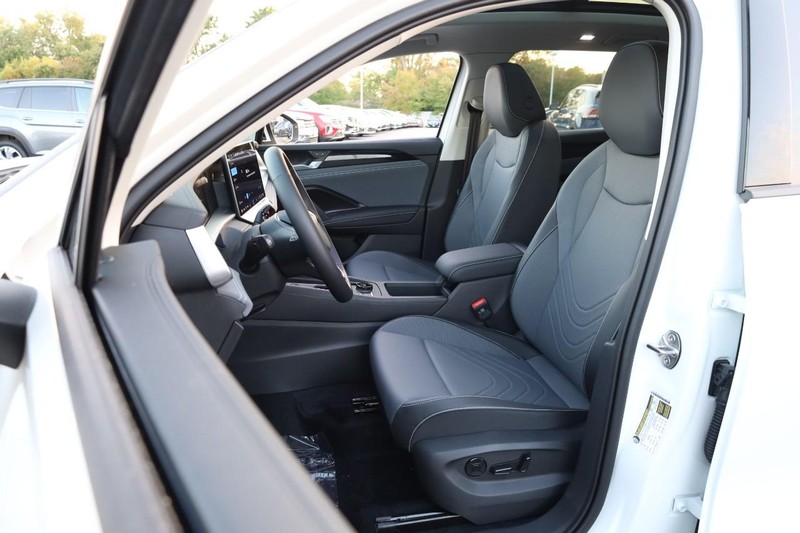 Volkswagen Tiguan Vehicle Image 08