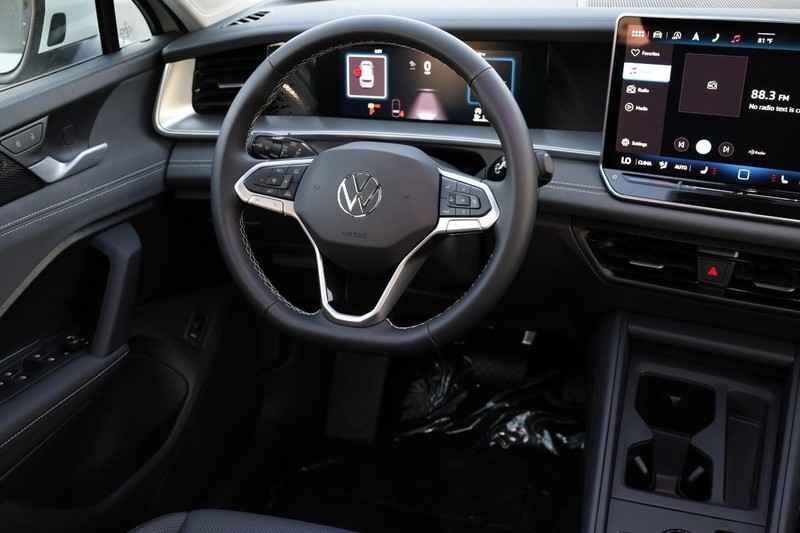 Volkswagen Tiguan Vehicle Image 24