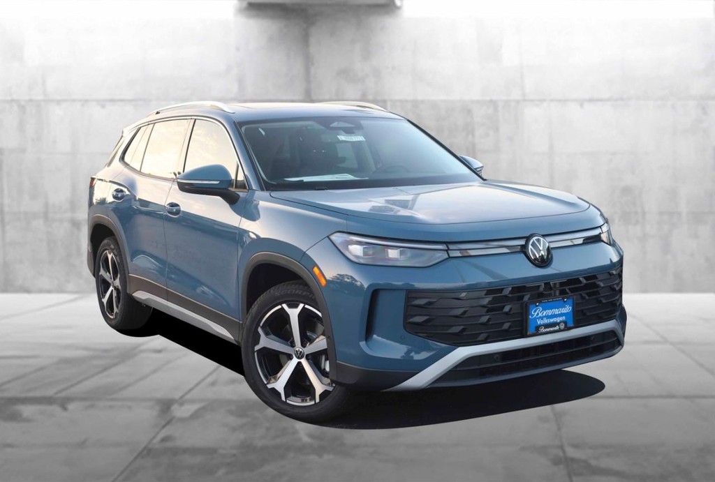 Volkswagen Tiguan Vehicle Full-screen Gallery Image 2