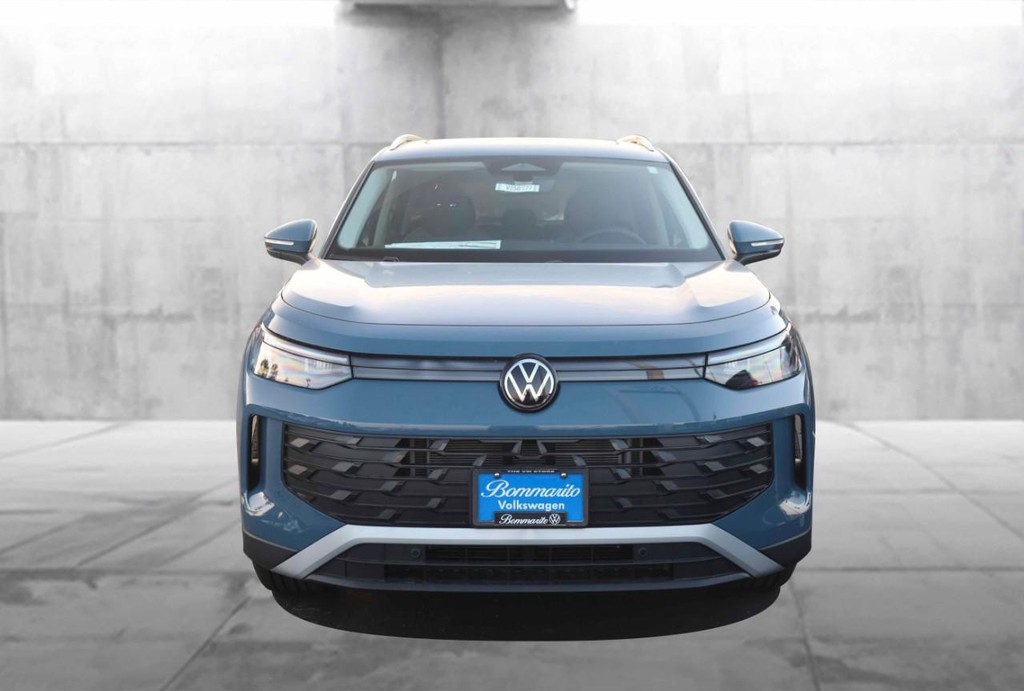 Volkswagen Tiguan Vehicle Full-screen Gallery Image 4