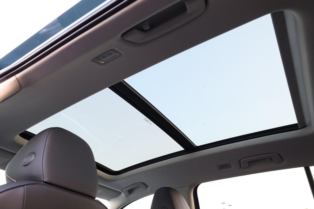 Volkswagen Tiguan Vehicle Full-screen Gallery Image 10