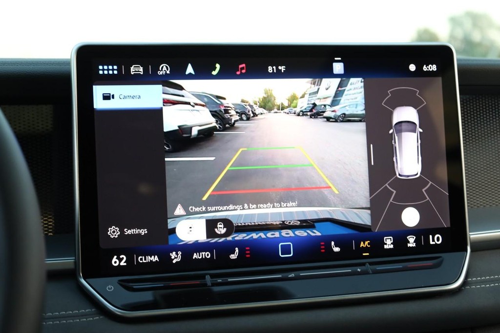 Volkswagen Tiguan Vehicle Full-screen Gallery Image 14