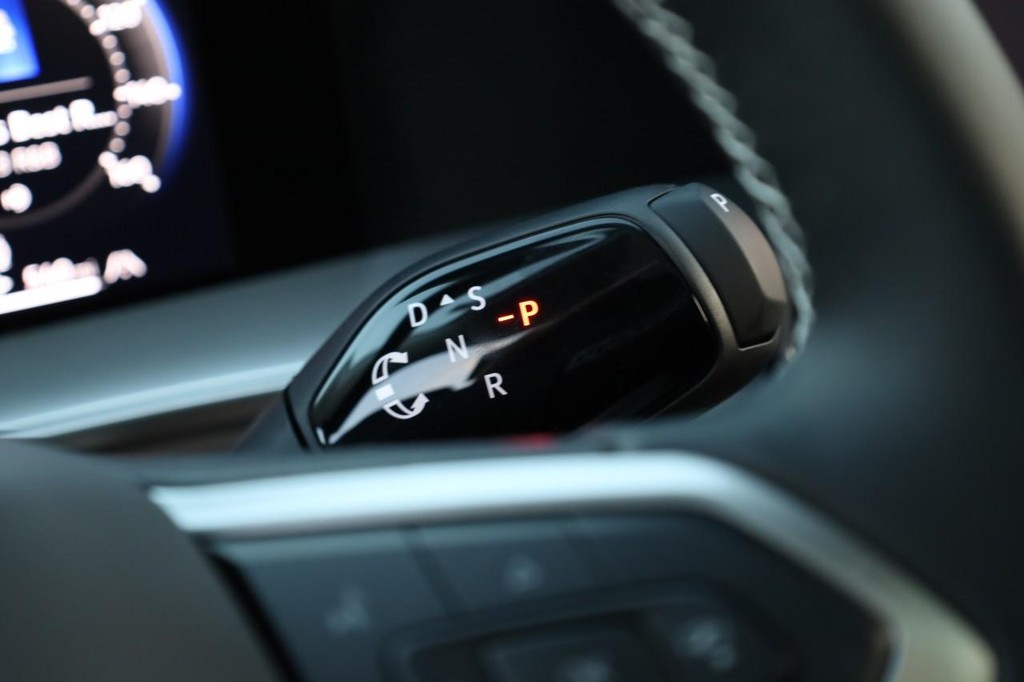 Volkswagen Tiguan Vehicle Full-screen Gallery Image 16