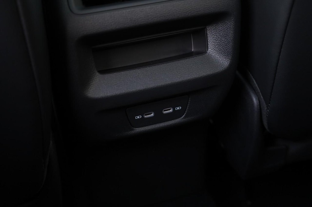 Volkswagen Tiguan Vehicle Full-screen Gallery Image 22