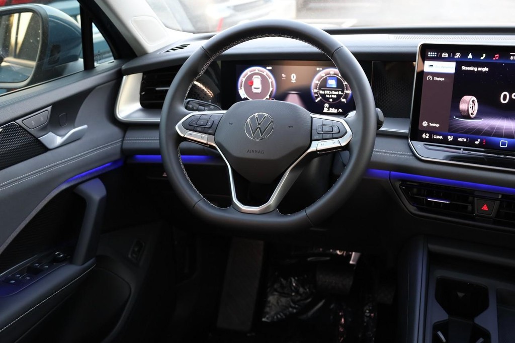 Volkswagen Tiguan Vehicle Full-screen Gallery Image 24