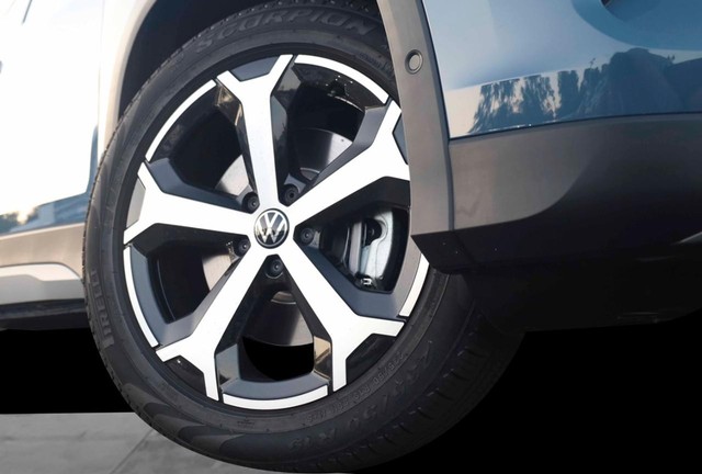 Volkswagen Tiguan Vehicle Image 03