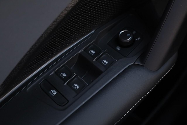 Volkswagen Tiguan Vehicle Image 19