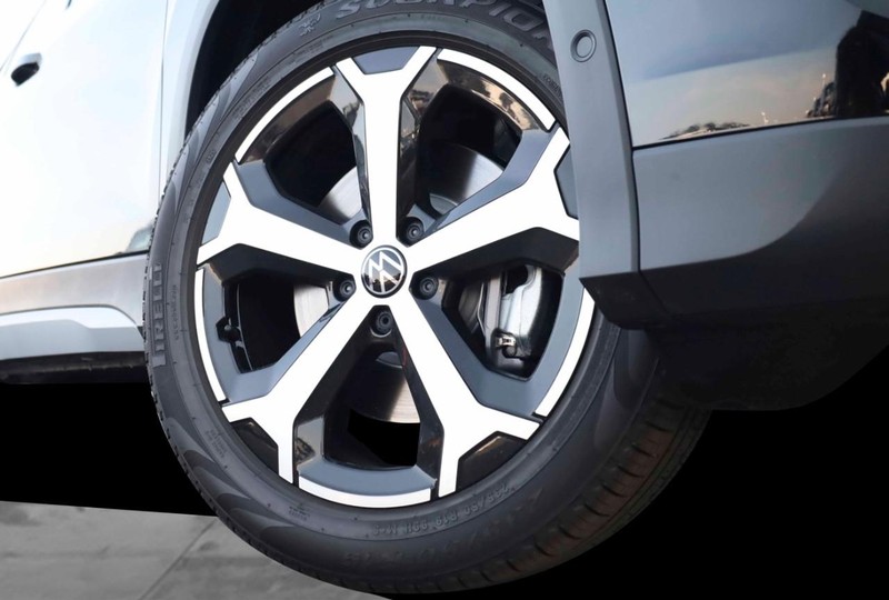 Volkswagen Tiguan Vehicle Image 03