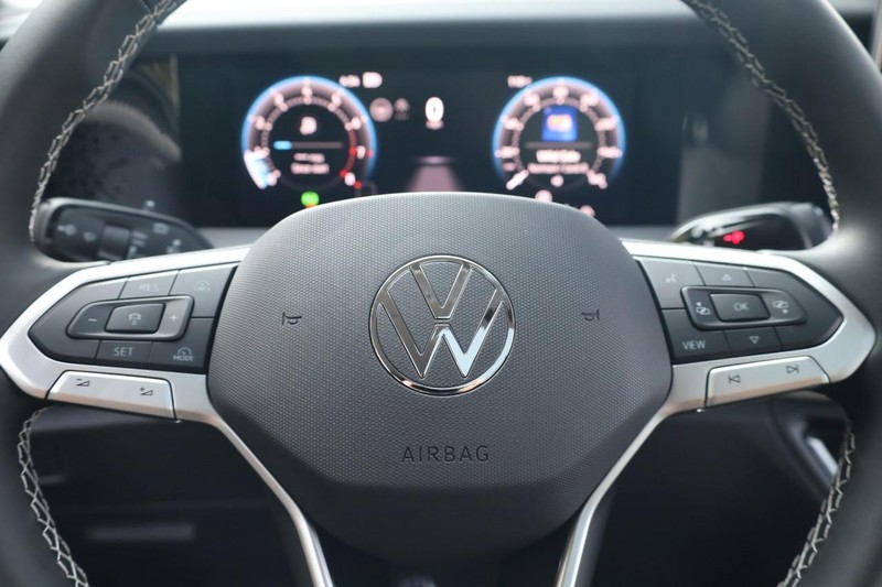 Volkswagen Tiguan Vehicle Image 11