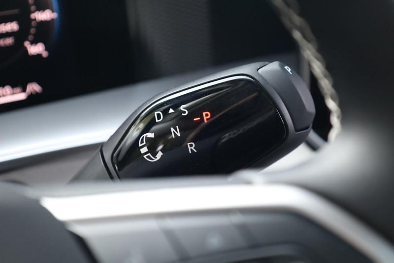 Volkswagen Tiguan Vehicle Image 16