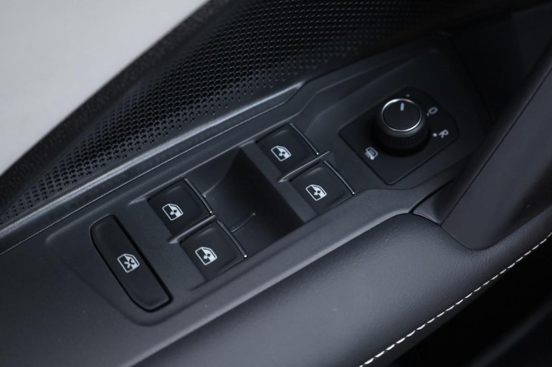 Volkswagen Tiguan Vehicle Image 19