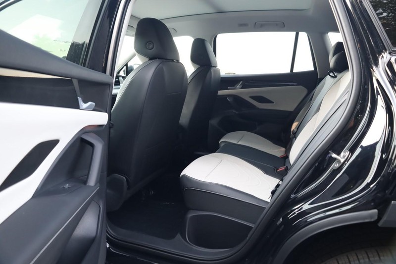 Volkswagen Tiguan Vehicle Image 22