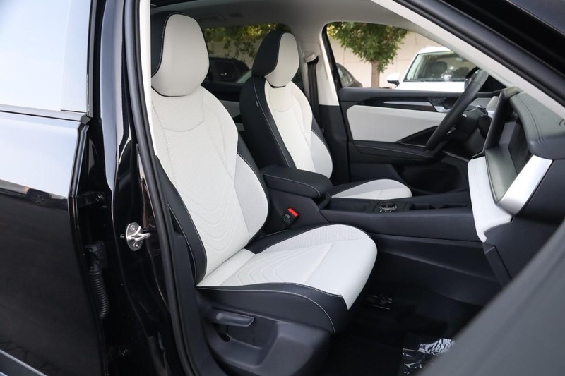 Volkswagen Tiguan Vehicle Image 26